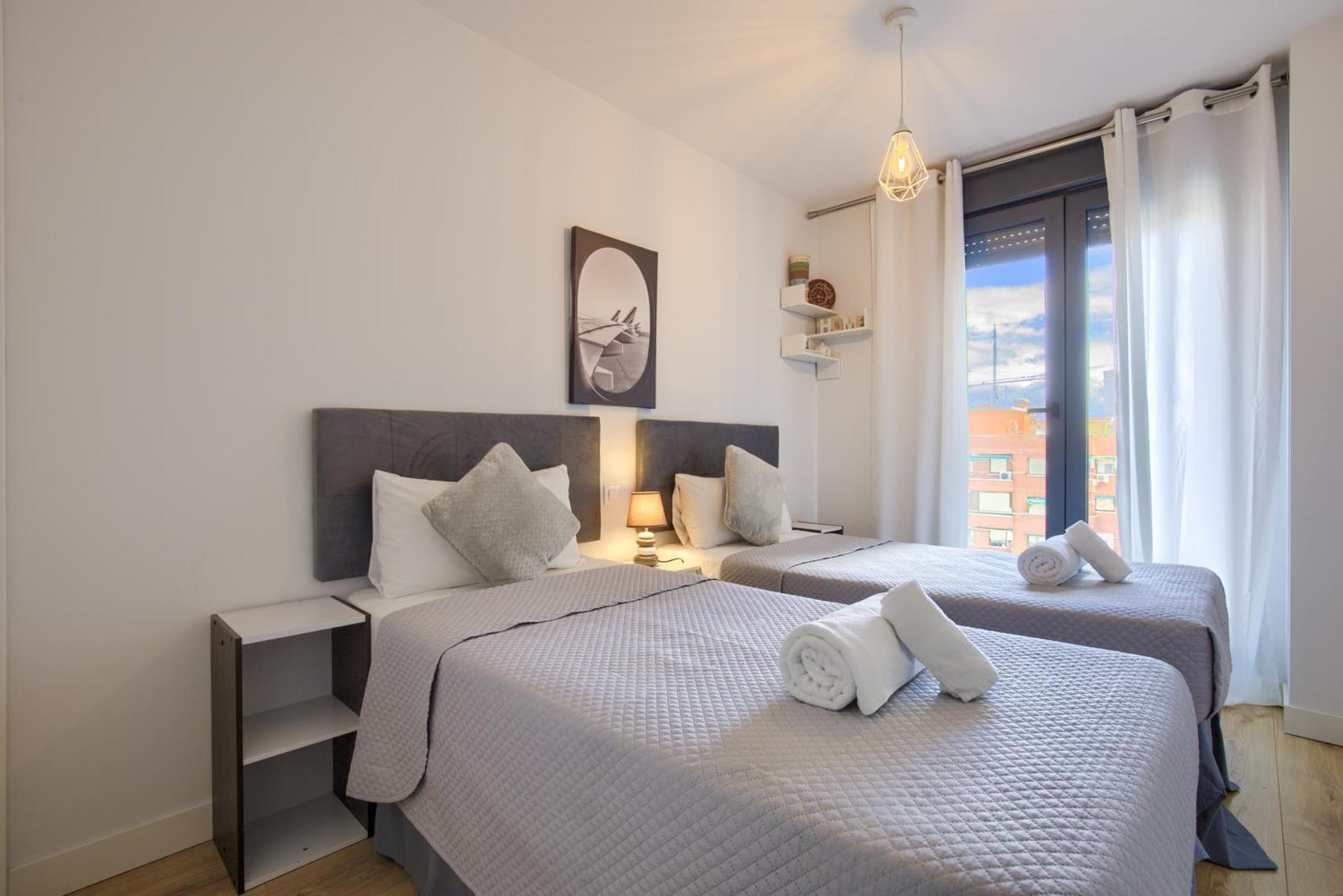 2B2B Deluxe Apartment - Jardines De Cuatro Caminos - Business District - Santiago Bernabeu Madrid Luaran gambar